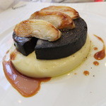 ルグドゥノム ブション リヨネ - ブータン・ノワール　りんごのタタン仕立て(角度を変えて)