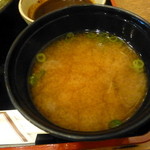 芳カツ亭 - 味噌汁は赤出汁