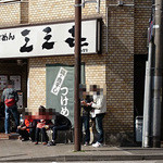 三三七 - 入り口(左) & 出口(右)