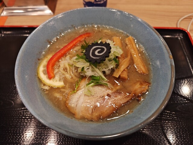 弘前煮干し中華そばスタンド ニボる? - 南新宿/ラーメン | 食べログ