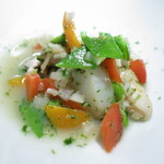 エクアトゥール - ポアソン　トコブシ　ハマグリ　ミル貝　タイラ貝　貝のジュと独活　ハーブの香り