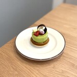 パティシエ・エイジ・ニッタ - タルトショコラ・フランボワピスタチオ（620円）