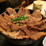 居酒屋 酒亭じゅらく - メガしびれ豚丼