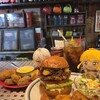 ジャック＆ソーヤー - ELVIS BURGER￥1580

バナナとビーナッツバター、ベーコンジャムを 組み合わせたアメリカンテイストなハンバーガー
TASTE OF AMERICA
当店限定バーガー人気NO1
+300 