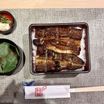 鰻家 - うな重 並 ご飯大盛り 全貌