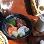 Hokkai Sakaba Shizunai - ホッケ焼きと刺身定食1,000円、今日は刺身が5種も♪