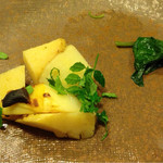 うを徳 - 筍のこ焼きは木の芽がアクセントで風味が上がる