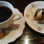 カフェリーブス - コーヒーとランチデザートのクレープ