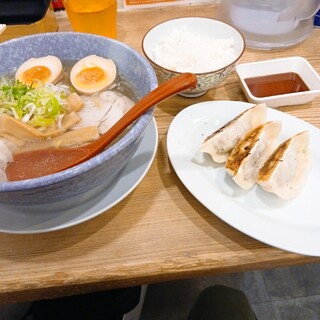 ワンタンメンの満月_1