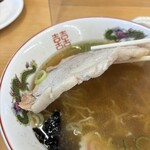 佐々木食堂 - チャーシューは大きい上に厚みもあります。