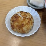 佐々木食堂 - みそおにぎり　中には梅干しがありました。