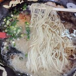 とんこつらーめん 黒竜 - 麺 アップ