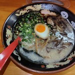 とんこつらーめん 黒竜 - 黒竜とんこつラーメン(塩) 別角度