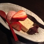 青山きいろ - ブラマンジェのわらび餅風と苺アイスと苺。