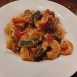 裏千葉バル リチェッタ - 海老と野菜のマリナーラ(トマトパスタ)