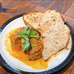 イキ ロースタリー&イータリー - もう一つ頼んだチキンとパン　味は良き良き