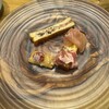 UNE TABLE - 
