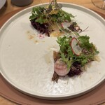 UNE TABLE - 