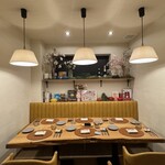 UNE TABLE - 