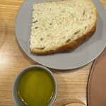 UNE TABLE - 