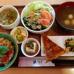 カフェレストりん - 2015･3･23･ランチ。
      台湾風おこわ。干し大根入りオムレツ。菜の花の揚げあえ。ワカメ&キュウリサラダ。冷奴。デザート