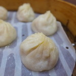 厚得福湯包麵食專賣店 - ころんと小さめですが、蟹みそがしっかり香ってきます。