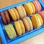 ピエール・エルメ・パリ - 10個のまかろーんvv