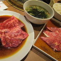 天壇 赤坂店 - 左：ロース・カルビランチ　右：ハーフミルフィーユロース