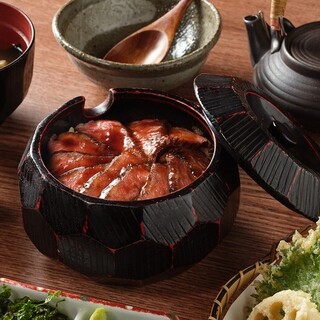 自家製たれとこだわり出汁の“肉のひつまぶし”