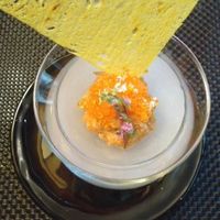 ラトリエ ドゥ ジョエル・ロブション - 前菜はサーモンのタルタル。