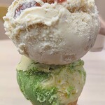 サーティワンアイスクリーム - 料理写真:ダブル スモール¥510(上から ナッツトゥユー、抹茶ベイクドチーズケーキ)