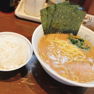 横浜家系ラーメン 中島家_0