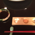 にくの匠 三芳 - ソースでもその他の薬味でも。