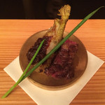 にくの匠 三芳 - 焼物。おにくと独活の焼合わせ　ふきのとう味噌で。