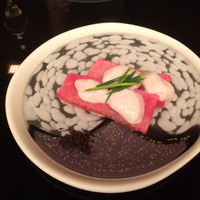 にくの匠 三芳 - 向付け二種。タンの昆布締め。天然トラフグの白子乗せ（特注）。