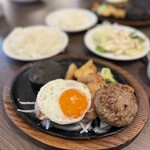 ステーキのあさくま - 料理写真:チキングリルとあさくまハンバーグ