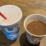 AEON CINEMA - ドリンク付きのチケットで、私は「ホットココア」、次女は「スプライト」♡