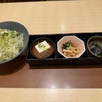 とんかつKYK - サラダ&お新香も旨し