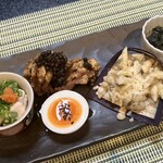 あさや - 八寸：鯉唐揚げ、うろこ煎餅、他季節の物五点盛り