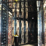 天龍軒 - エントランス。金ぴかですが下品ではない。