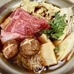 青山 - 黒毛和牛の牛すき鍋アップ