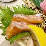 青山 - 刺身五点盛りのサーモン