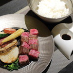 鉄板焼ばらもんや - 出雲の最仕込み醤油と七山村の紅柚胡椒で　お肉の旨みを満喫(*≧∀≦*)