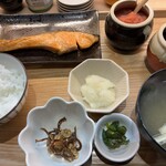 めんたいこ食堂 - 料理写真:焼き魚定食 1080円
(甘塩鮭厚切り)