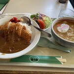 トトロ - 料理写真:カツカレー、ラーメンセット（税込1180円）、ピリ辛（＋税込50円）