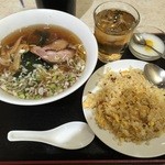 Ari San - ラーメンと半炒飯（650円）