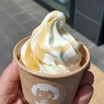 MiA COFFEE ROASTERS - 珈琲屋さんのソフトクリームM（リンゴソース）＠￥350円