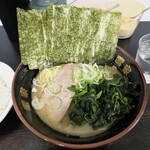 横浜家系らーめん 雷家 - ラーメン(950円)のり増し(150円)