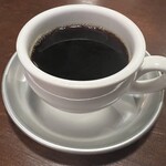 喫茶トお酒 襤褸 - コーヒーのソーサーがなぜこれなのか（アルミ）。