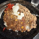 和レー屋 南船場ゴヤクラ - 右:激辛チキンキーマ　左:牛豚合挽きトマト　1200円